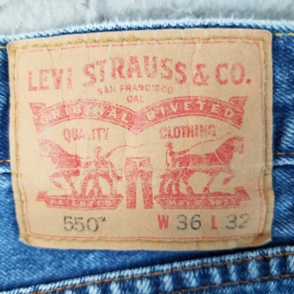 Levis Jeans Mens 36x32 Blue 550 Relaxed Fit Tapered Leg Denim Cotton 00550-4891